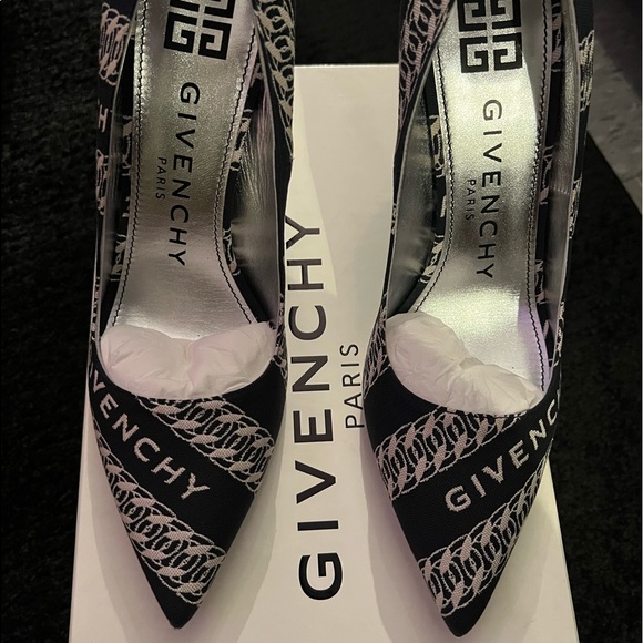Givenchy - Picture 2 of 4